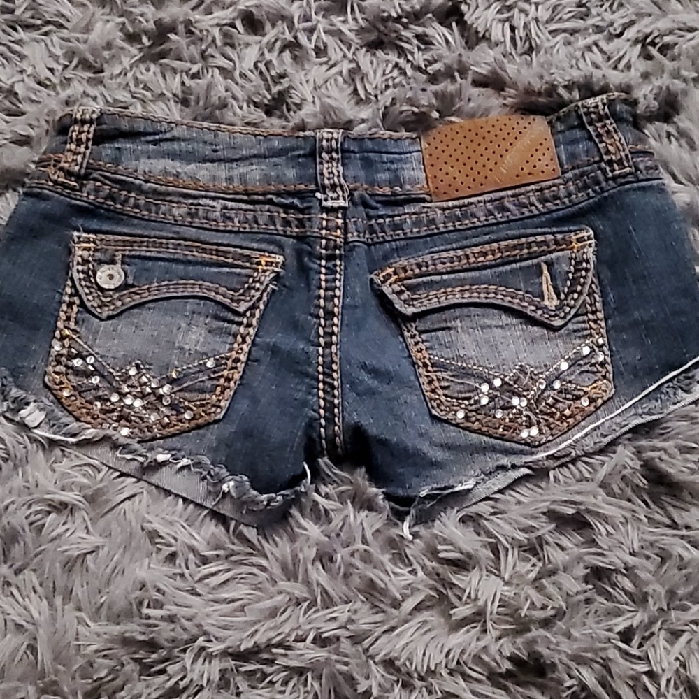 Shorts - Picture 2 of 3